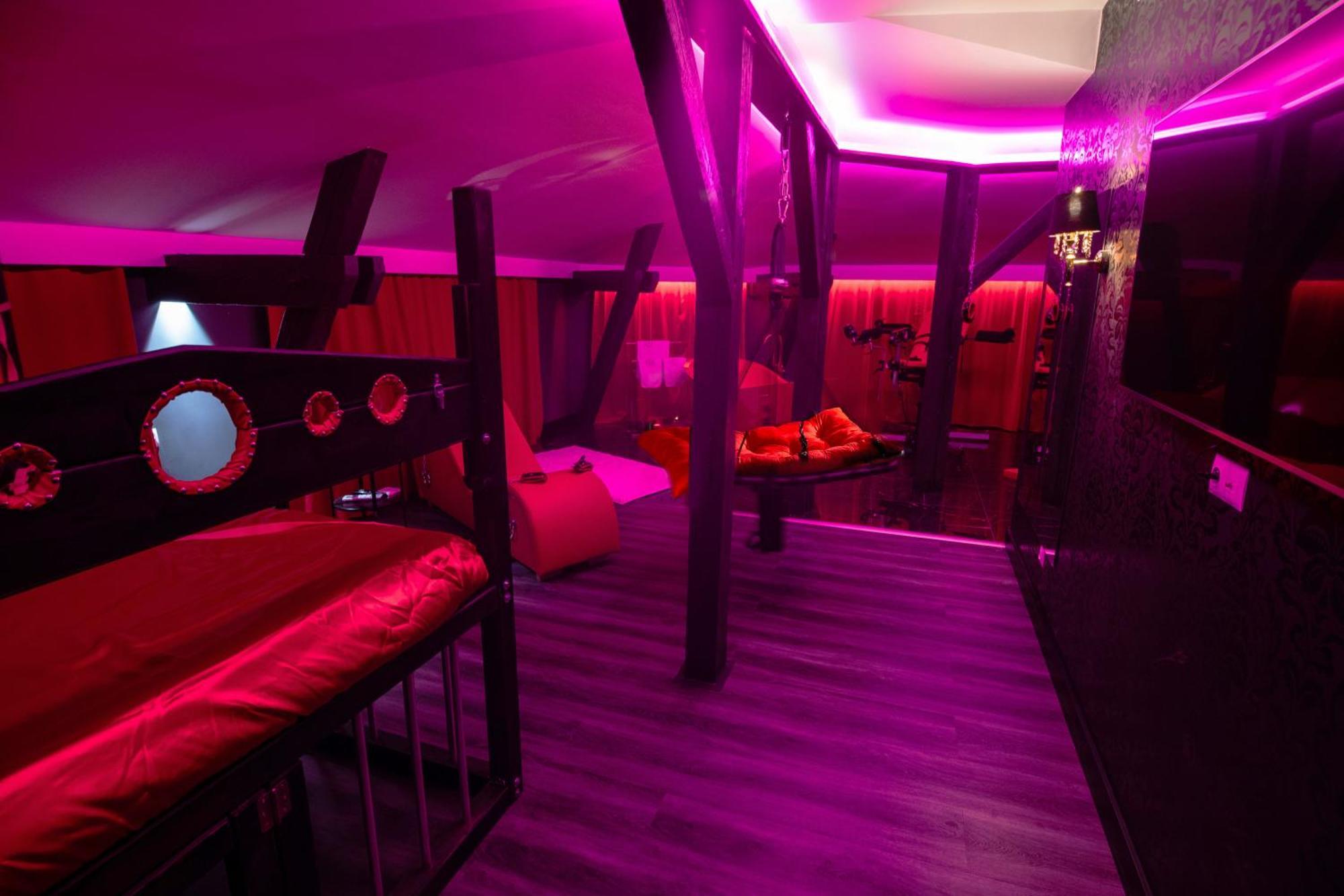 Red Palace Bdsm