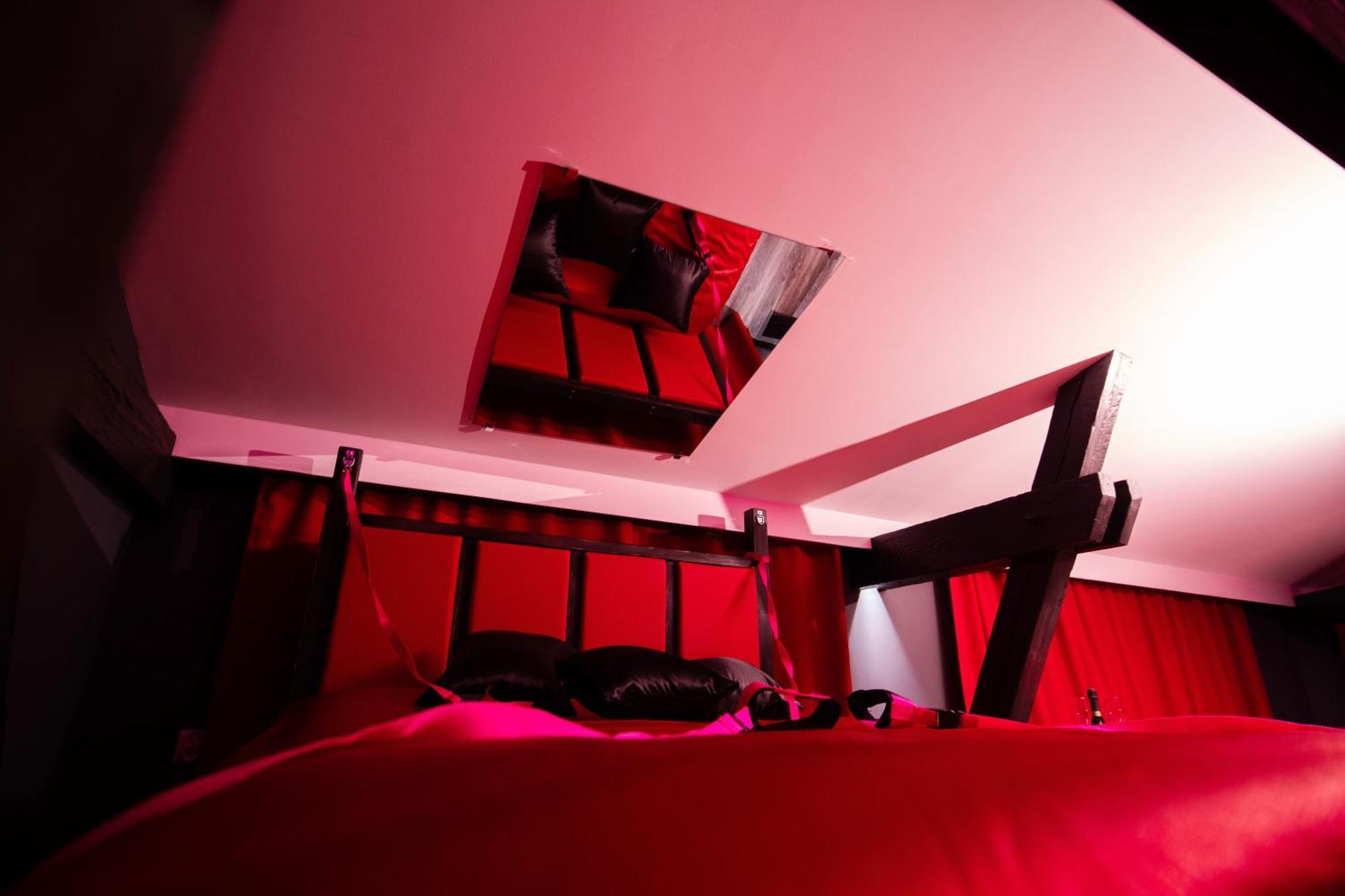 Apartment Red Palace Bdsm
