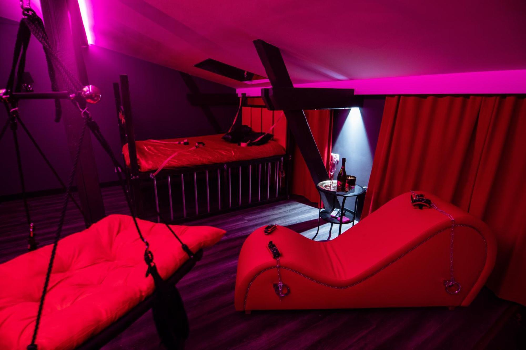 Red Palace Bdsm *