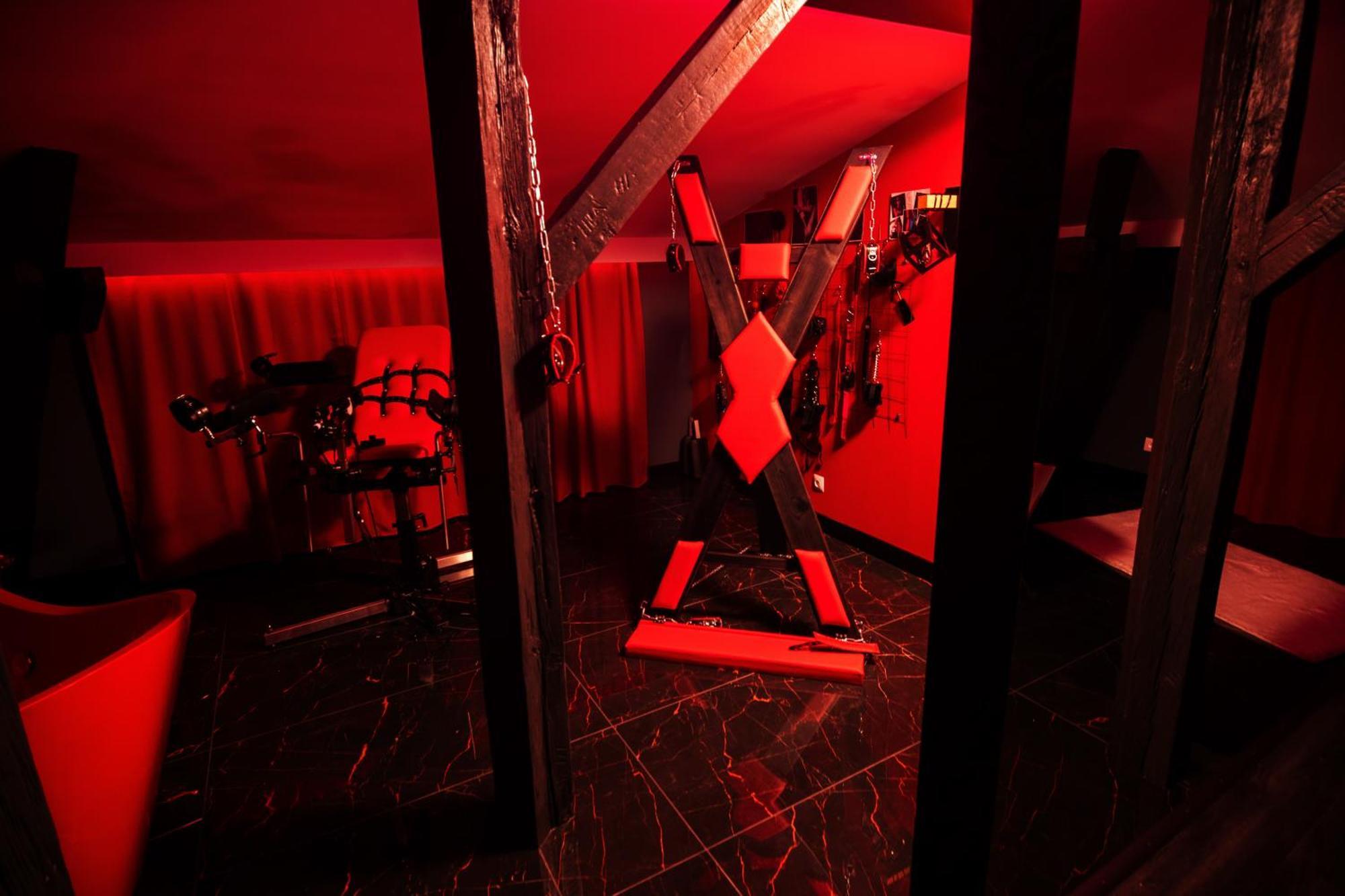 Apartment Red Palace Bdsm *