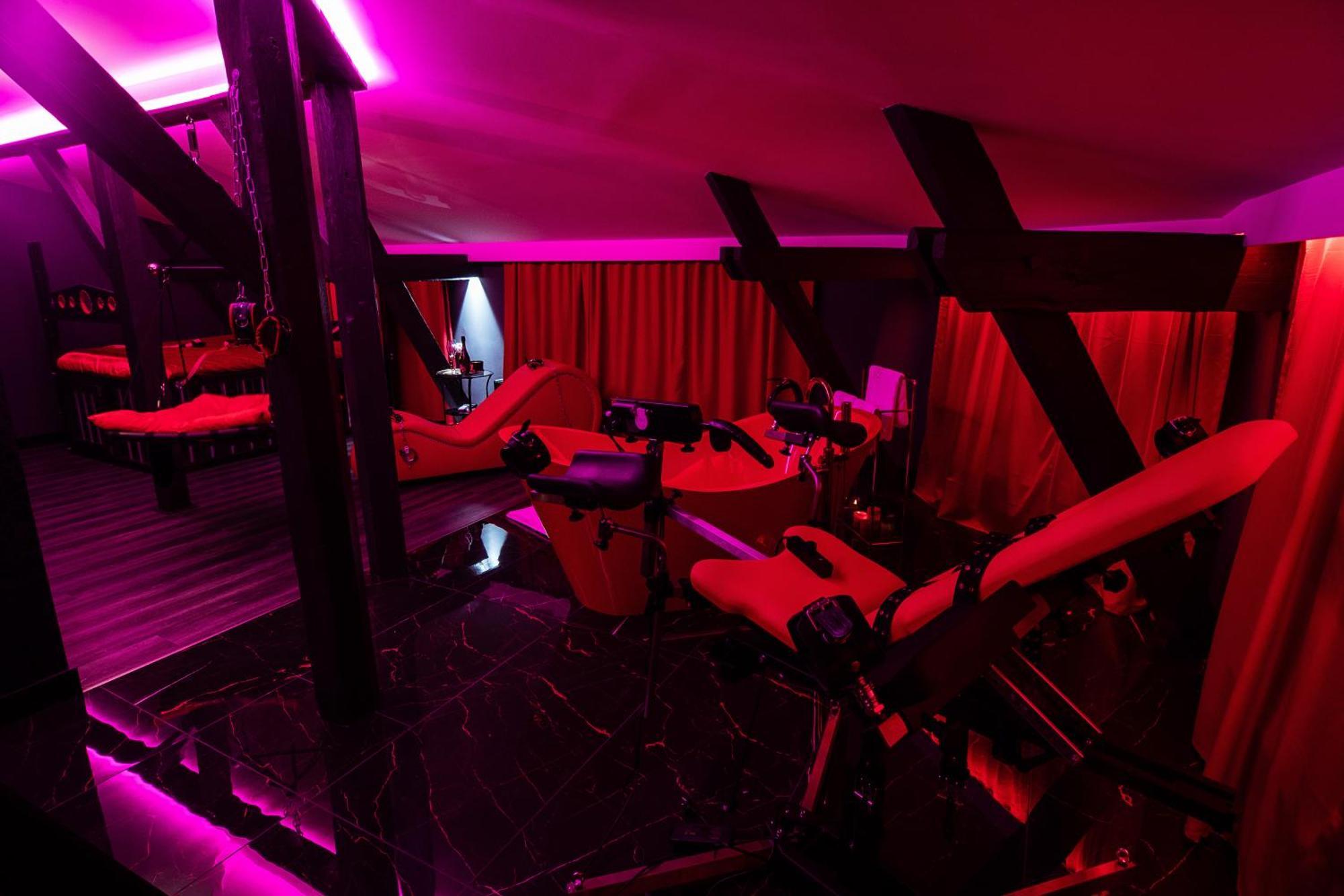 Red Palace Bdsm