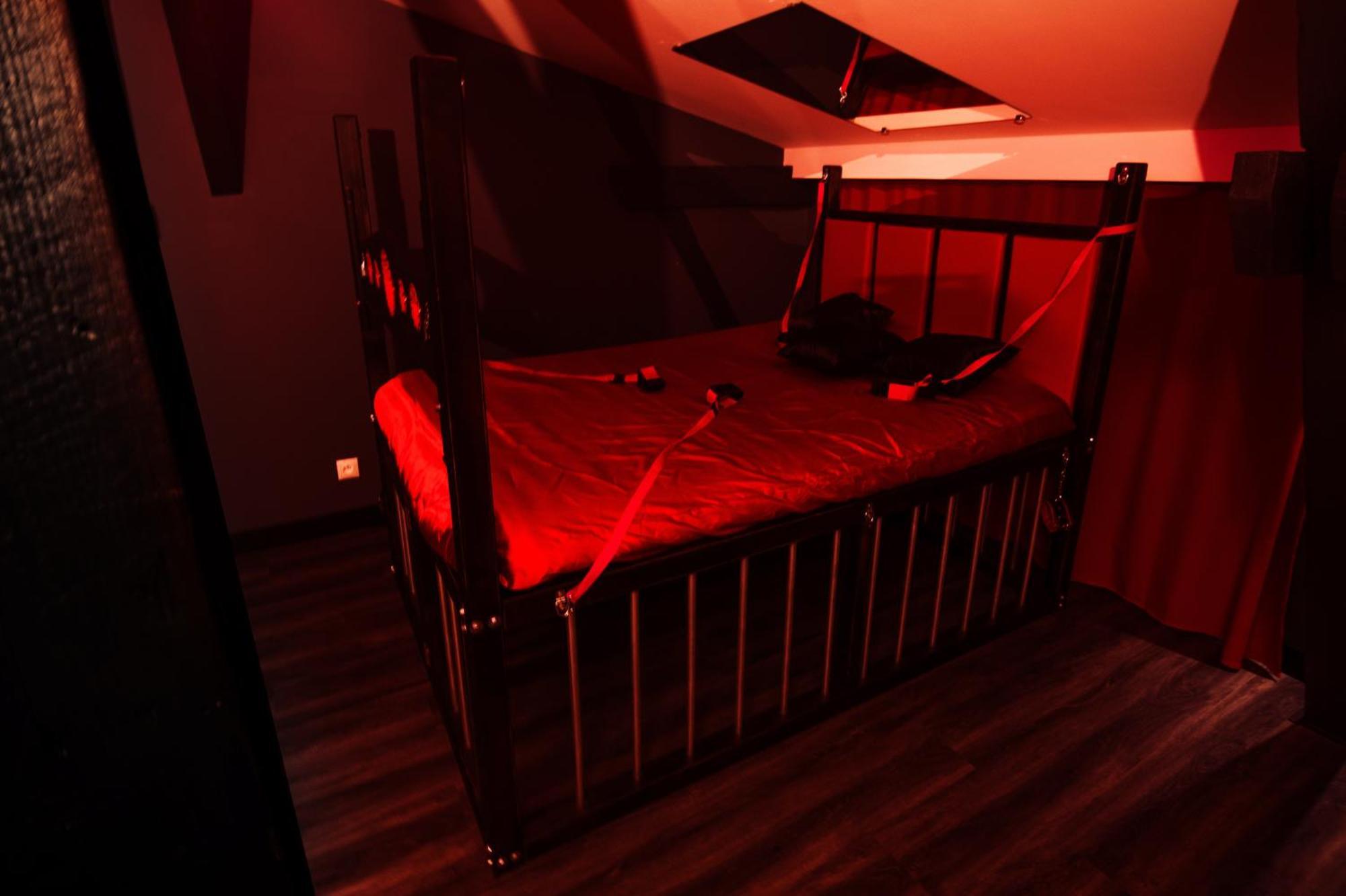 Red Palace Bdsm Apartment *