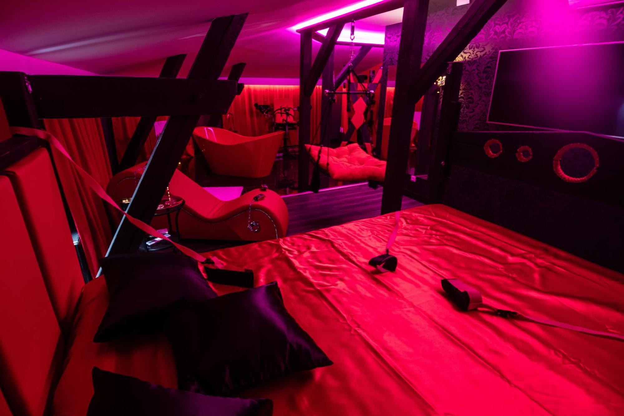 Red Palace Bdsm *